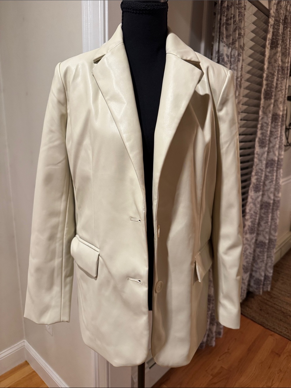 New with tags Steve Madden Boyfriend Blazer In Bone Faux Leather Size Small NWT